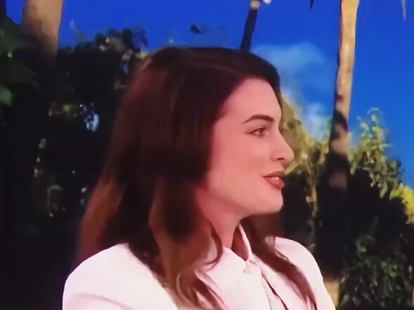 Women’s Friendship! After Giving Birth, Rihanna Said This About Anne Hathaway… Anne Ha…