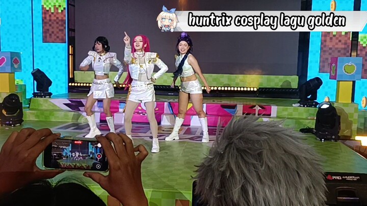 perform huntrix cosplay di event toys hobis lagu golden part 2