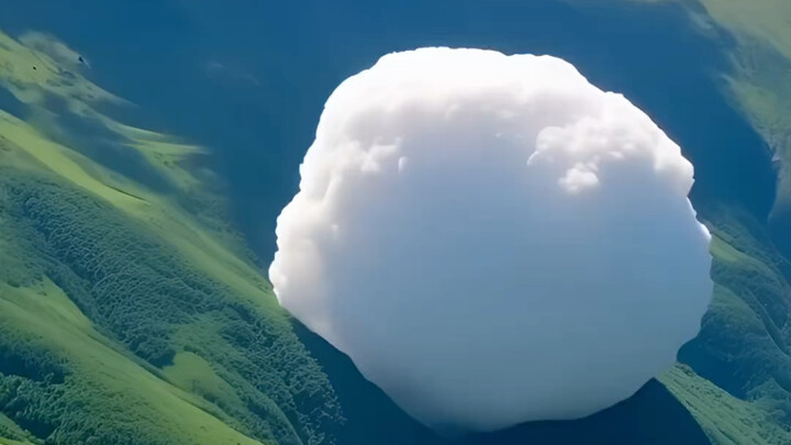 “Yay! Such a cute little cloud puff～”