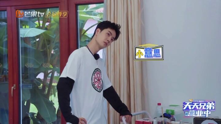 Wang Yibo's energy-saving version of impromptu dance is totally awesome!