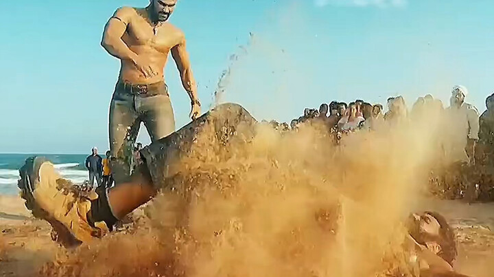 God of War Lassi takes on the mafia in a one-on-one showdown—can you believe it?