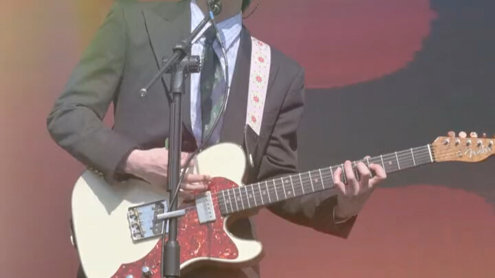 Rốt cuộc phải mua bao nhiêu thuốc nổ đây? Hồi Xuân Đan – rock mặc vest