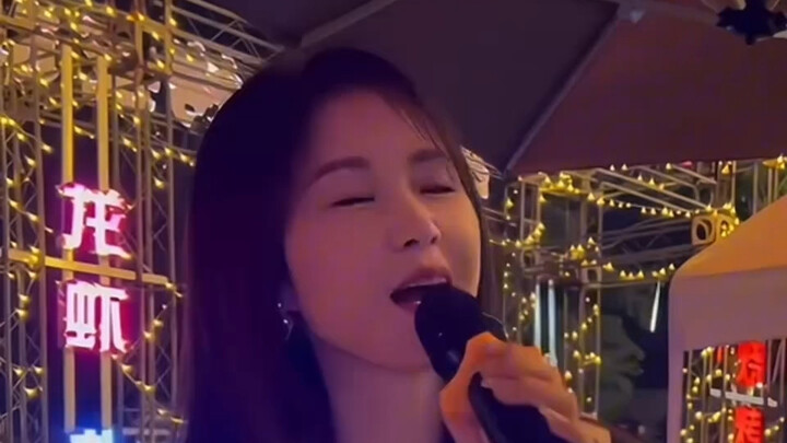 A roundup of the beautiful and sweet-singing Xin Zai.