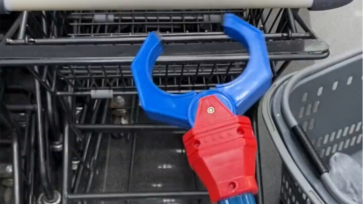 Don’t know where my boyfriend got this toy, but it looks pretty fun to play with.