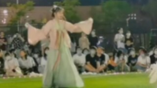 Classical dance also has straight-shot? The first blurry pseudo straight-shot in my life/"Love turns