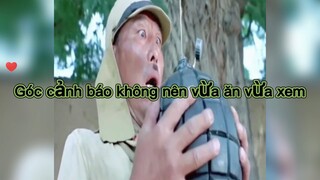 Cảnh báo không nên vừa ăn vừa xem