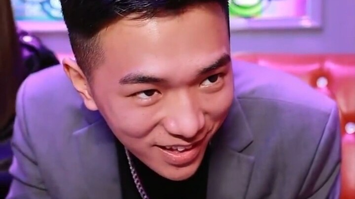 【เวทีสุดจัด】295 เธอเอาอะไรมาเทียบกับฉัน ฉันกินเคนตั๊กกี้ไม่สนด้วยซ้ำว่าเป็นวันอะไร