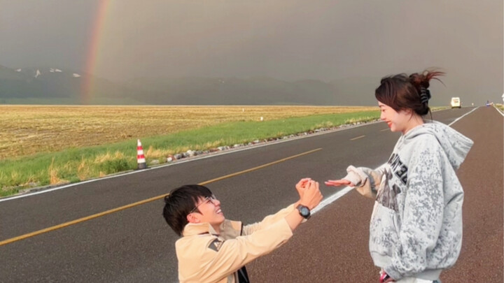 Apa aku UP pertama yang dilamar di bawah pelangi?!