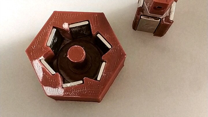 Động cơ vĩnh cửu do tôi thiết kế hồi học lớp tám, ngày ấy không có cách nào thực hiện được, giờ đã c