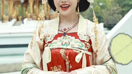 与外国人互换传统服饰