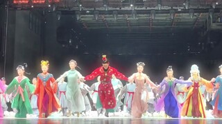 I could watch the dancers' curtain call a hundred times! They rush to the stage with passion, radiat