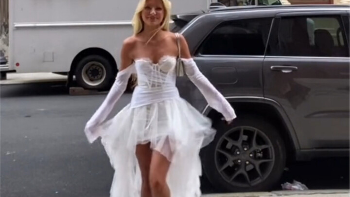 فساتينهن البيضاء الحالمة