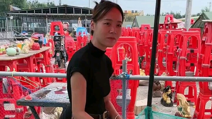 One dollar to the beautiful boss to close the stall