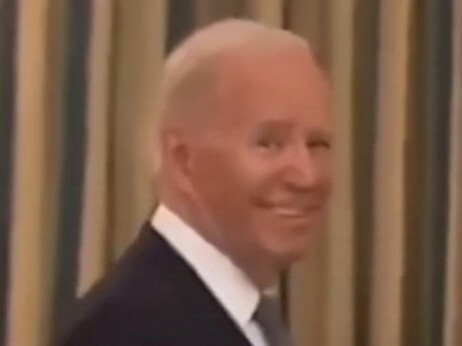 The Smile of the Wallfacer