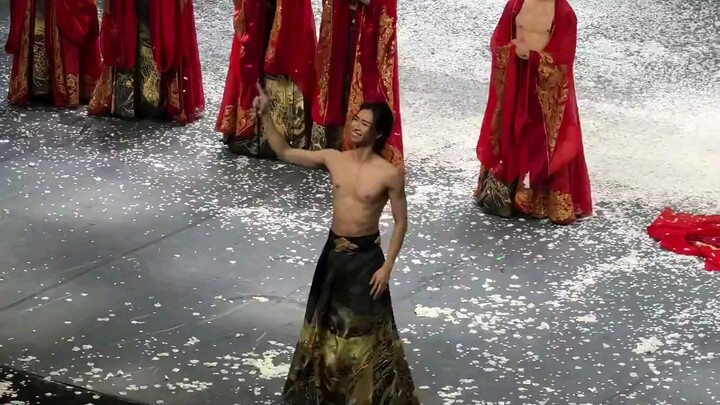 การแสดง “ถอนหายใจรับลมวสันต์” ที่กำลังโด่งดังเมื่อเร็วๆ นี้ได้ปิดฉากลงแล้ว