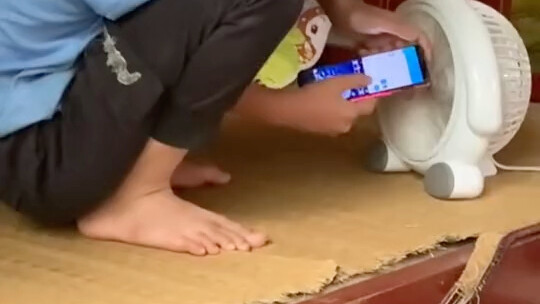 Sao vậy, đang nhắn tin tự dưng lại khóc luôn?