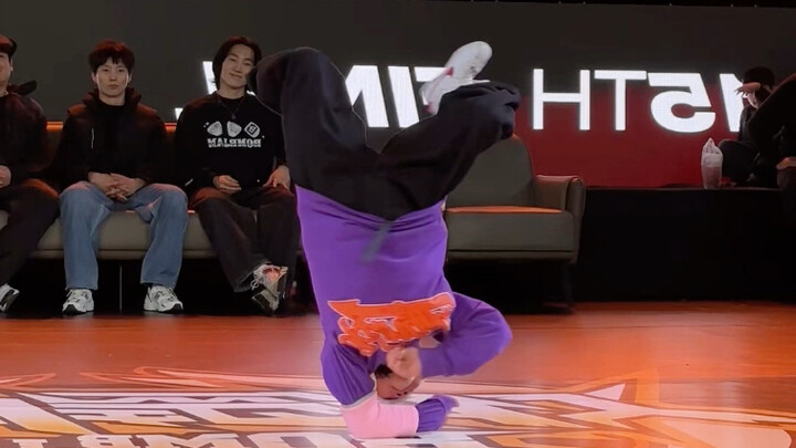 Insanely talented street-dance girl stuns the crowd with her opening move—a one-armed spin! So aweso
