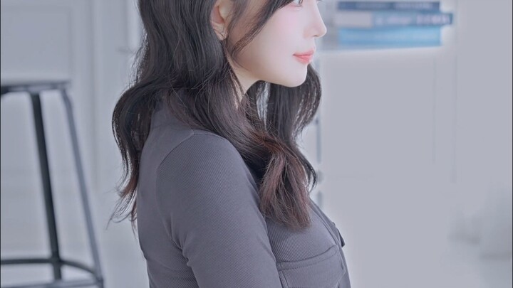 การแมทช์เดรสกระโปรงกับถุงน่องสีพื้นของพี่สาวฮีซอล