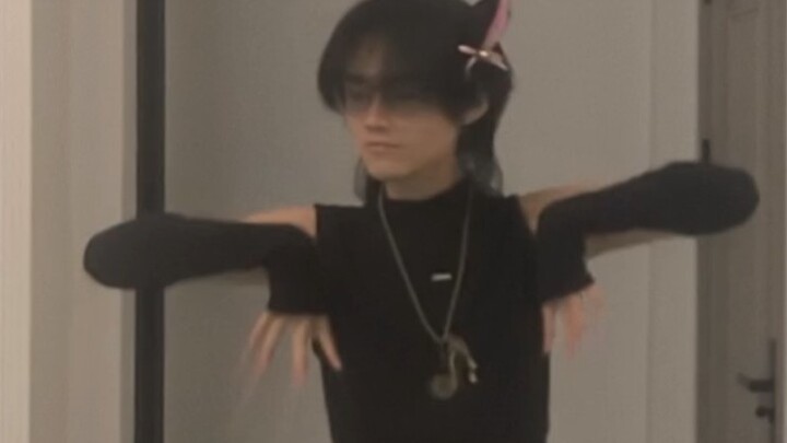 Melawan Rubah Ekor Sembilan Air Dingin, kekuatan anak laki-laki itu adalah mengenakan ekor dan menar