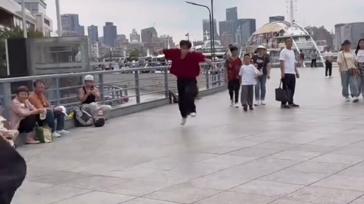 هؤلاء الشباب وسيمون حقًا، أليس كذلك؟