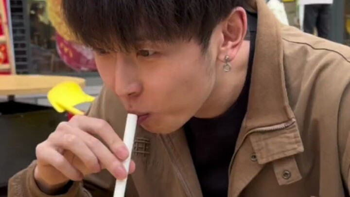 أتمنى أن يكون حظك في مايو جيدًا مثلي!