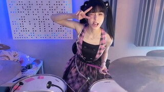 ใครจะปฏิเสธมือกลองที่เล่นริมฝีปากปลาทองได้ล่ะ!