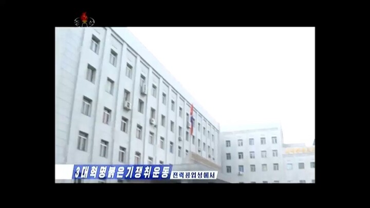 Movimento pela bandeira vermelha das três revoluções