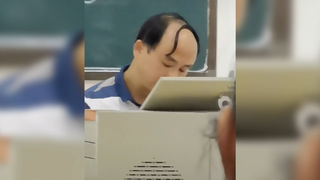 คุณครูคะ ทรงผมของคุณเลอะเทอะเลย