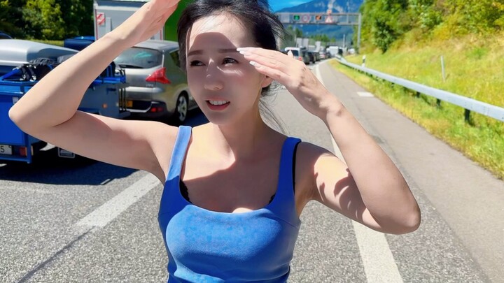 ماذا تفعل إذا احتبست البول على طريق سريع مزدحم لمسافة 50 كم في سويسرا؟