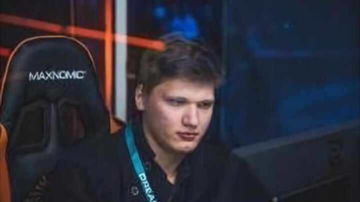 Trời ơi, quê hương của S1mple bị tấn công rồi! Làm ơn dừng lại đi!