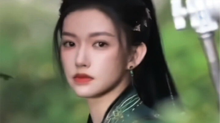 Is this what idol professionalism looks like? Hengdian’s eagle eye has spotted another one.