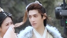 Lulu: "Holding my hair with your hands" Mr. Luo: "Mainly to protect you" [Changyue Jinming‖Bai Lu VS