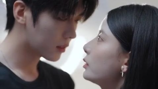 CEO dingin diam-diam mencintaiku 12 tahun dan kini masuk hidupku