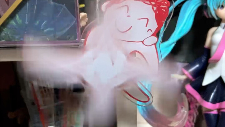 Cek barang-barang keren yang aku beli di acara cosplay hari ini!