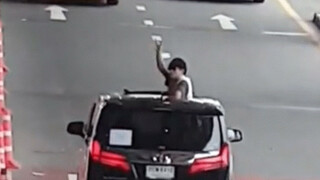 This is the first time I saw a celebrity come out of the sunroof to say hello while still in the car