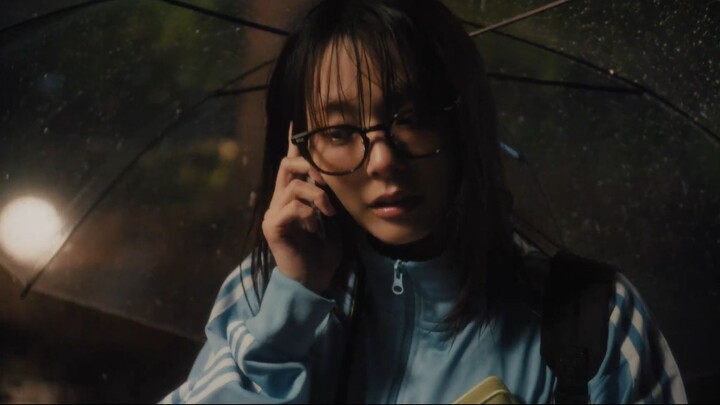 QWER holding back tears MV