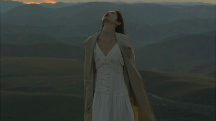 Ngày hôm đó gió rất lớn, lớn đến mức tôi nghĩ con người có cánh thì cũng sẽ được tự do.