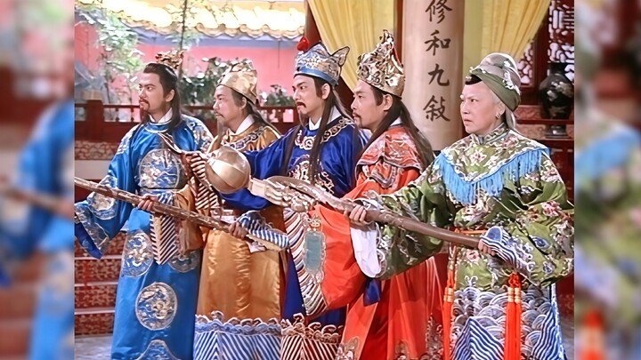 Đoạn này hồi đó tôi cười muốn chết luôn, năm ông bố sống rủ nhau đánh hoàng thượng!
