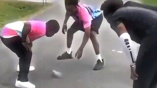 ขับรถยังพอทน แต่ทำไมถึงยิงปืนได้ด้วยล่ะ?