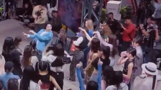 مجتمع الرقص الرائع | هل هذا هو الشعور عندما تُحاط بـ60 فتاة جميلة؟ رقصة تسخين زاندو الدافئة | 【زاندو