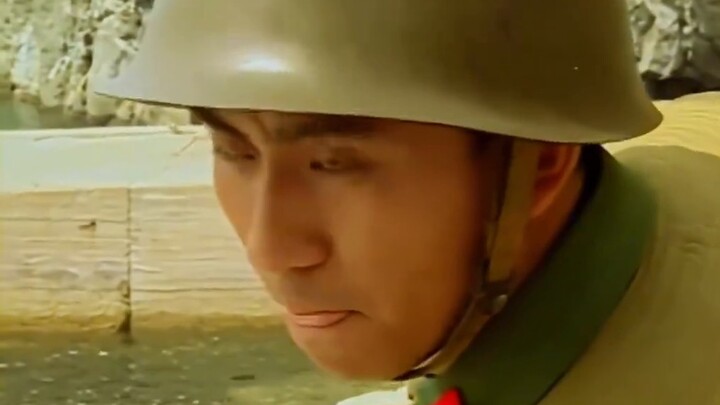 Film and TV: During the first artillery training, the new recruits carelessly stuffed three shells i