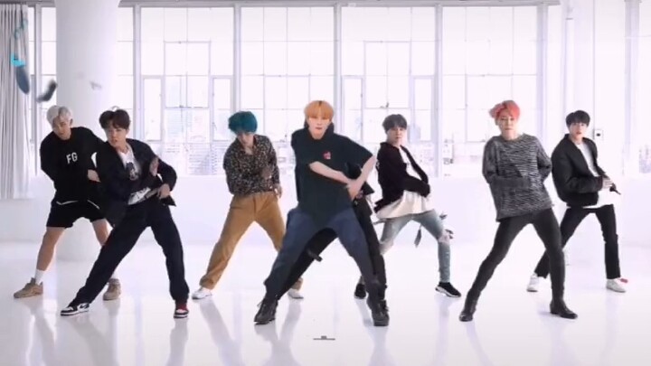 فيديو مبكر لفرقة BTS مع ظهور محتمل لـ Lee Min-ho كضيف