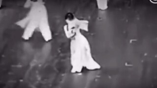 Video múa chính thời trung học của Cúc Tịnh Y