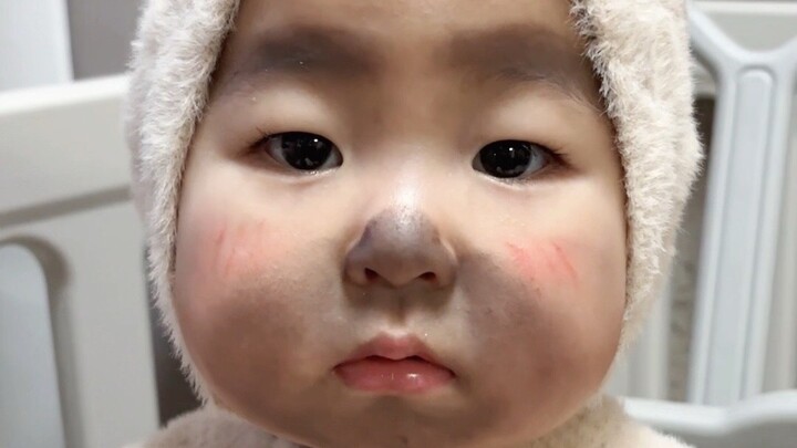 Having a baby is just for fun! Xiong’er and the little farmer’s outfits are so hilarious!