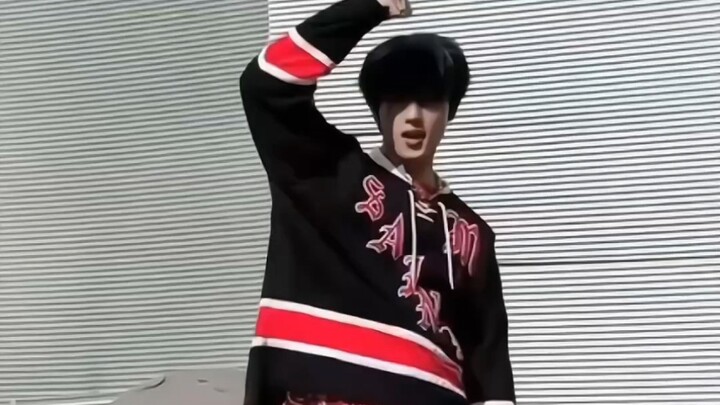 Why are you looking at his face? Show me his legs! 🥵 Park Ji-sung ISTJ Challenge