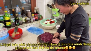 Món Ăn Việt Nam Và Khi Người Châu Phi Cầm Đũa||Lena-Pham||Hành Trình Và Cuộc Sống Châu Phi
