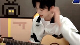 Zhang Jiayuan played the fingerstyle guitar "Universe Sea" and Conan's theme song live