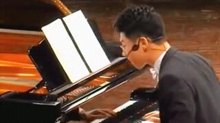 عازف البيانو الذي حوّل "البجعة الصغيرة الأربع" إلى موسيقى تشبه "زو باجي"، حتى عازف البيانو نفسه ارتب