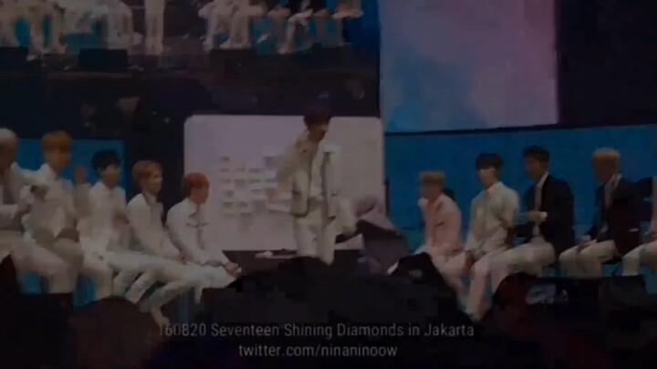 شياو با يرقص رقصة الفرق النسائية