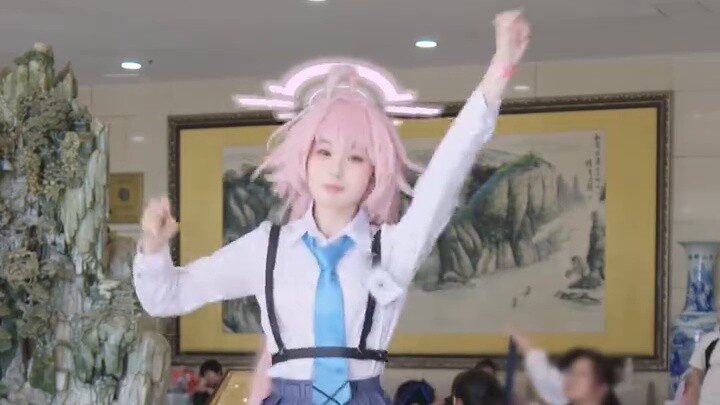 Tôi buồn ngủ quá >o< Nhưng hôm nay là thứ sáu - Hoshino Kotori "Chào buổi sáng thứ sáu"